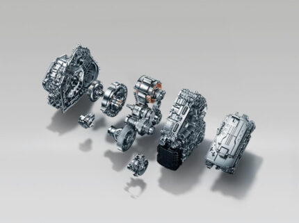 3 motoros hajtáslánc: 1,5T motor + kettős elektromos motor